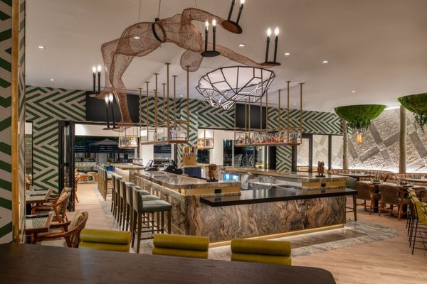 Hotel Paradox, Autograph Collection by null