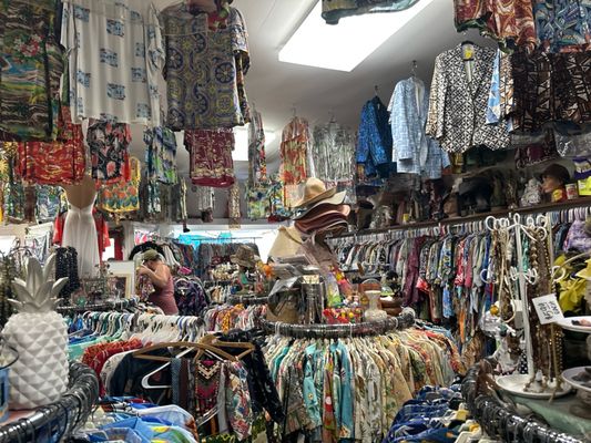 Bailey's Antiques and Aloha Shirts by null