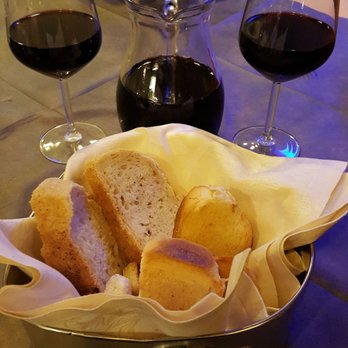 Primavera - Complimentary Bread and House Red Wine (11/09/17). #Venice #Italy #ItalianFood #DrinkPics #DrinkPorn #FoodPics #FoodPorn - Italian Near Me - Venezia, VE