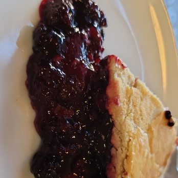 Linn's Restaurant - Ollallieberry Pie - American Near Me - Cambria, California