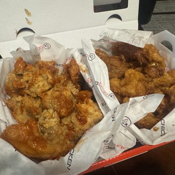 bb.q Chicken Sunnyvale - left hot and spicy, right honey garlic - Korean Near Me - Sunnyvale, California bb.q Chicken Sunnyvale - left hot and spicy, right honey garlic - Korean Near Me - Sunnyvale, California
