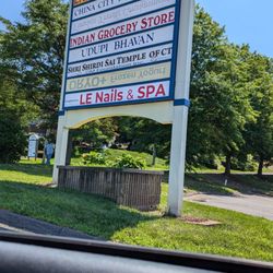 Middletown Le Nails & Spa - Tradewinds shopping center on Saybrook Road