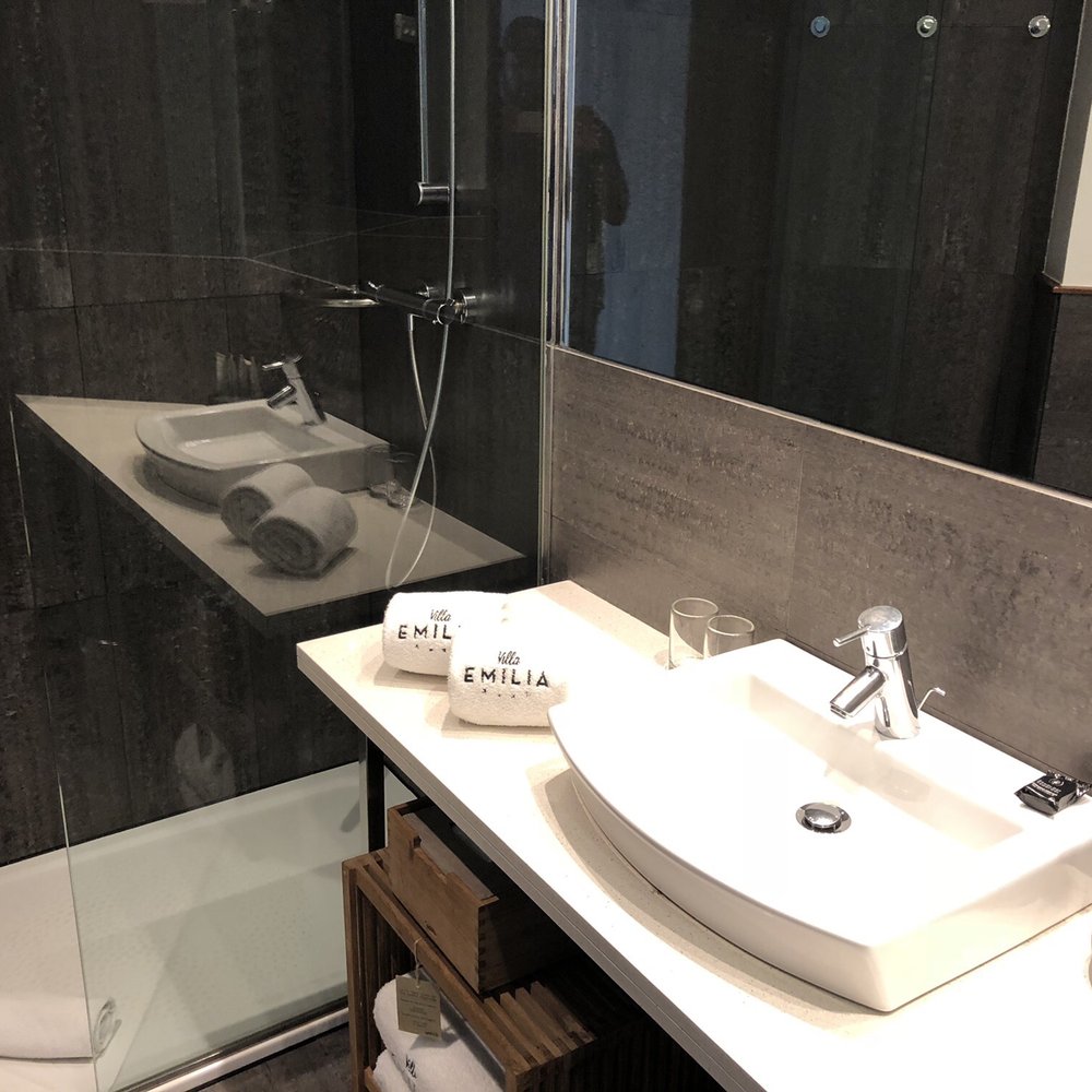 Villa Emilia - Lovely bathroom as well. - Hotels Near Me - Barcelona, B