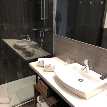 Villa Emilia - Lovely bathroom as well. - Hotels Near Me - Barcelona, B