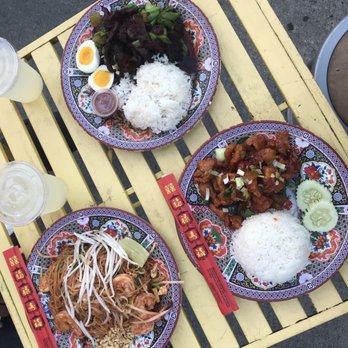 Noods n’ Chill - Pork Knuckle Pad Thai Popcorn Chicken Iced Honey Lemonade - Thai Near Me - Brooklyn, New York Noods n’ Chill - Pork Knuckle Pad Thai Popcorn Chicken Iced Honey Lemonade - Thai Near Me - Brooklyn, New York