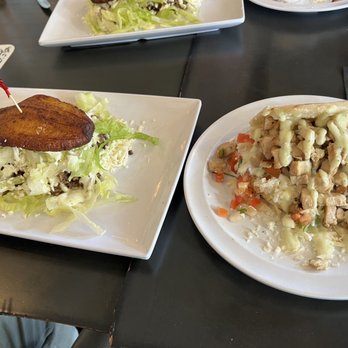 Q'Kenan Restaurant - One patacon and one arepa (chicken) - Venezuelan Near Me - Orlando, Florida Q'Kenan Restaurant - One patacon and one arepa (chicken) - Venezuelan Near Me - Orlando, Florida