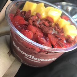 Berry Goji Getaway smoothie bowl