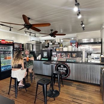 Da Seafood Cartel - Cute inside and out - Seafood Near Me - Haleiwa, Hawaii
