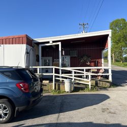 J & N Grocery - Store entrance