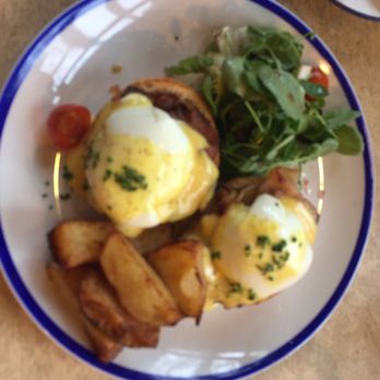 Granja Petitbo - Eggs Benedict - Breakfast & Brunch Near Me - Barcelona, B