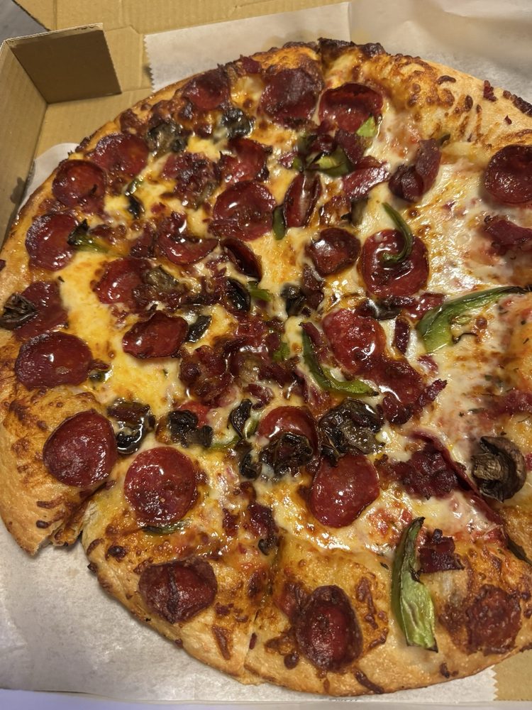 Food from Pizza 77 Main