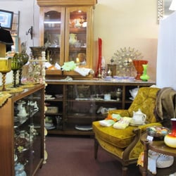 San Clemente Antiques & More - Find great mid-century Italian furnture, art glass, pottery and more...