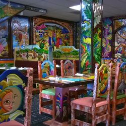 Los Reyes - Colorful interior