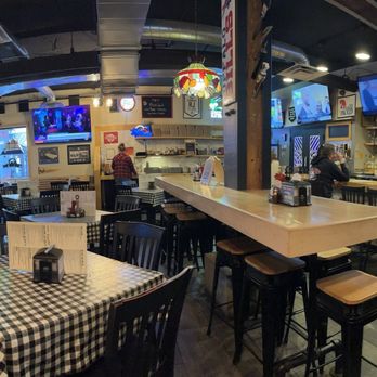 Casa Di Pizza - Dining area - Pizza Near Me - Buffalo, New York