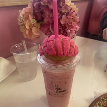La Mini Birrieria - Mini concha with your drink - Tacos Near Me - Sacramento, California