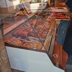 Willi Völp - Fleischtheke (durchs Fenster fotografiert)
