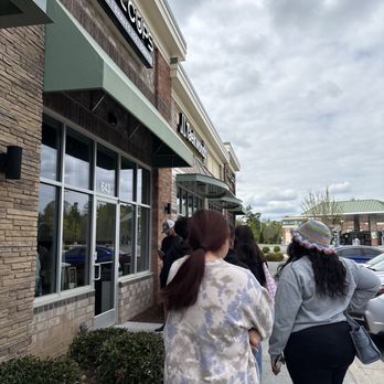 Cafe Soul Cups - The line for the cafe around early afternoon on a Saturday. - Coffee & Tea Near Me - Cary, North Carolina