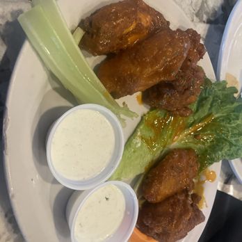 Press Box Grill - Buffalo wings !!! Great flavor - Sports Bars Near Me - Dallas, Texas
