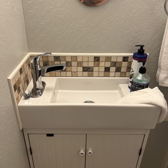 The Pines Inn - Bathroom - Hotels Near Me - Grass Valley, California The Pines Inn - Bathroom - Hotels Near Me - Grass Valley, California