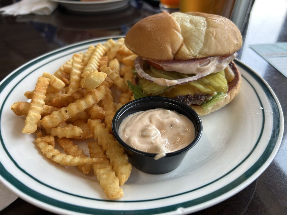 Three Lakes Grill Logo