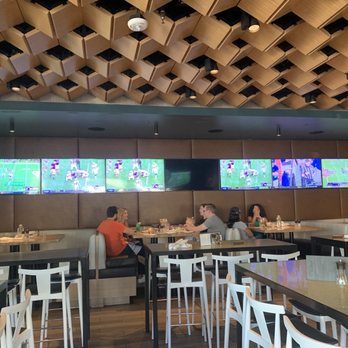 Moxies - Cocktail Bars Near Me - Houston, Texas Moxies - Cocktail Bars Near Me - Houston, Texas