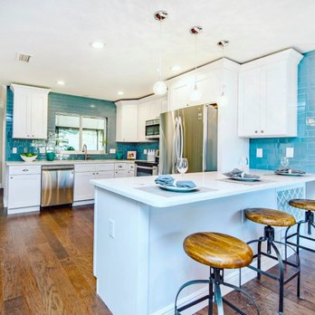 MHM Professional Staging - A kitchen staged by Megan Morris/MHM Professional Staging, LLC - Home Staging Near Me - Orlando, Florida MHM Professional Staging - A kitchen staged by Megan Morris/MHM Professional Staging, LLC - Home Staging Near Me - Orlando, Florida
