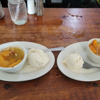 The Whistle Stop Cafe - Peach cobbler - American Near Me - Juliette, Georgia The Whistle Stop Cafe - Peach cobbler - American Near Me - Juliette, Georgia