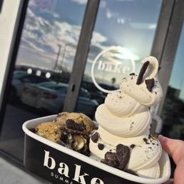 Oreo Milkshake Scoop-a-Bowl Sundae Oreo Milkshake Scoop-a-Bowl Sundae