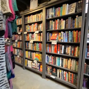 Sassafras on Sutton - a bookshelf full of books - Coffee & Tea Near Me - Black Mountain, North Carolina Sassafras on Sutton - a bookshelf full of books - Coffee & Tea Near Me - Black Mountain, North Carolina