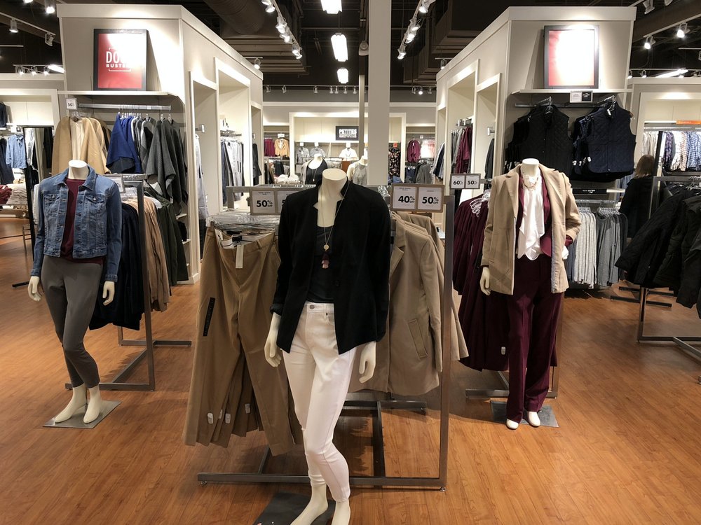 BANANA REPUBLIC FACTORY STORE 1813 Village West Park, Kansas City, Kansas Women's Clothing