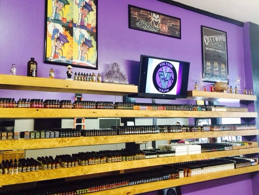 Voltage Vape Shop, 114 State St, Springfield, MA 01103, US