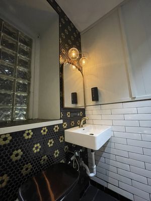 Winnie's Manayunk by null