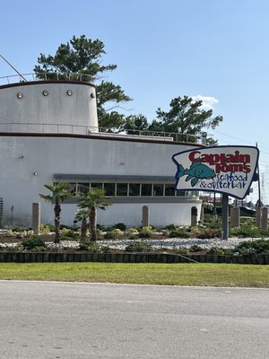 Captain Tom's by null