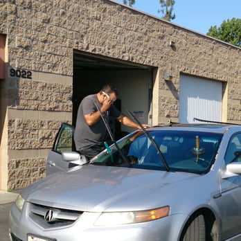 Mobile Auto Glass - Installing new windshield - Auto Glass Services Near Me - Bellflower, California Mobile Auto Glass - Installing new windshield - Auto Glass Services Near Me - Bellflower, California