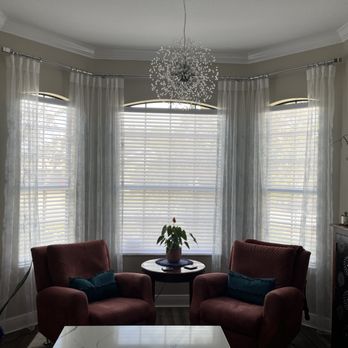Double Vision Interiors - Light sheer drapery make a cozy kitchen nook - Interior Design Near Me Double Vision Interiors - Light sheer drapery make a cozy kitchen nook - Interior Design Near Me