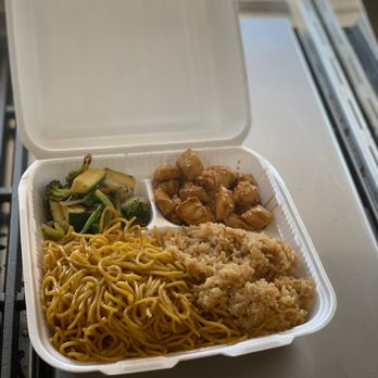 Hiroyuki Hibachi - a take out container of food - Caterers Near Me Hiroyuki Hibachi - a take out container of food - Caterers Near Me