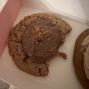 Crumbl - Novato - Bakeries Near Me - Novato, California