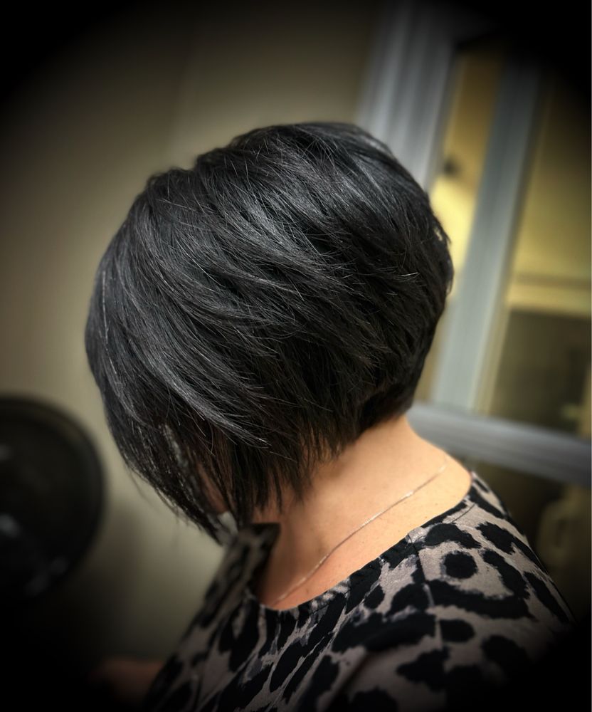 Vivian Hair Design Studio Logo