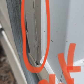 Feldco - Crack my j channel , instead of carefulky removing capping he yanked it off - Windows Installation Near Me - Des Plaines, Illinois