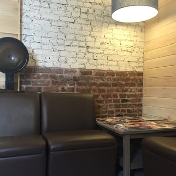 Space Salon - Waiting area to let your hair dry, read a magazine, and Janet even brought me lemon water and candies :) - Hair Salons Near Me - Astoria, New York