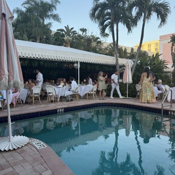 Swifty’s - Poolside - American Near Me - Palm Beach, Florida