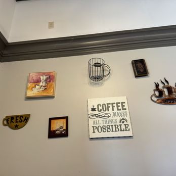 Cuppa Tosa - Decor in the cozier room - Cafes Near Me - Wauwatosa, Wisconsin