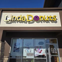 Linda Donuts - Front of the building