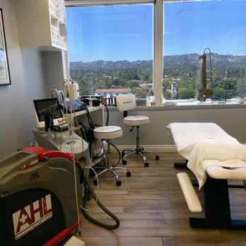 Frederick Bradley, DC - Sports Therapy and non surgical rehabilitation for: (neck, back, shoulders, elbows, wrists, knees, and feet). - Chiropractors Near Me - Beverly Hills, California Frederick Bradley, DC - Sports Therapy and non surgical rehabilitation for: (neck, back, shoulders, elbows, wrists, knees, and feet). - Chiropractors Near Me - Beverly Hills, California