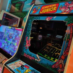 KingCade - Old school arcade games with modern console games