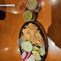 El Pariente - Free chips and salsa