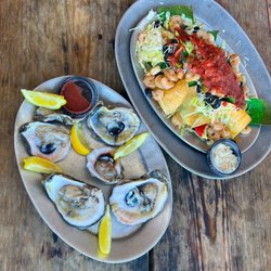 Tailfins Waterfront Grill - Oysters and Nachos