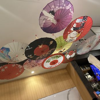 Sushi Loop - Pretty decor - Sushi Bars Near Me - Chicago, Illinois