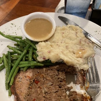 Bluff City Grill - Meatloaf, mashed potatoes & green beans - American Near Me - Alton, Illinois Bluff City Grill - Meatloaf, mashed potatoes & green beans - American Near Me - Alton, Illinois