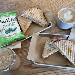 Debbie's Daughters Cafe & Bakery